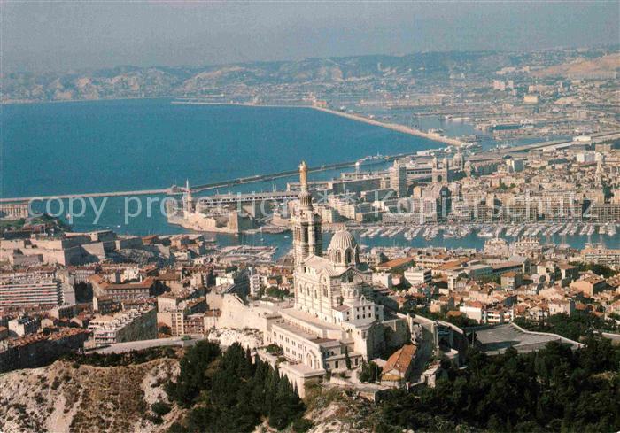 Marseille Bouches-du-Rhone La Basilique Notre Dame de la Garde veille sur la Vil