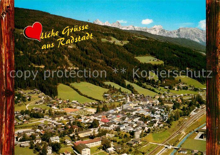 Radstadt Erholungsort im Ennstal mit Dachsteingebirge Fliegeraufnahme