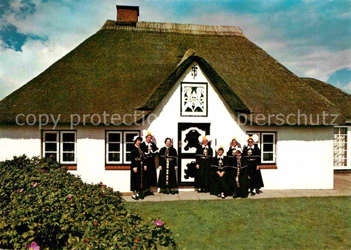 St Peter-Ording Fischerhaus mit Eiderstedter Trachtengruppe St Peter