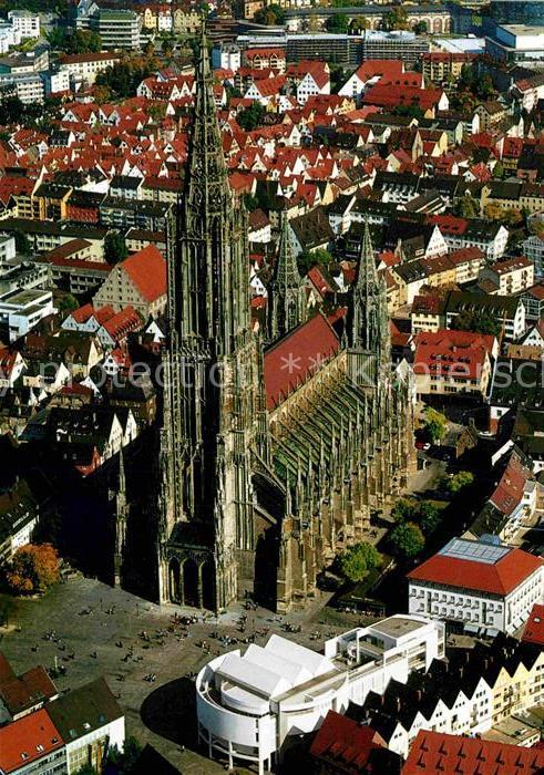 Ulm Donau Spaetgotisches Muenster hoechste Kirchturm der Welt Fliegeraufnahme