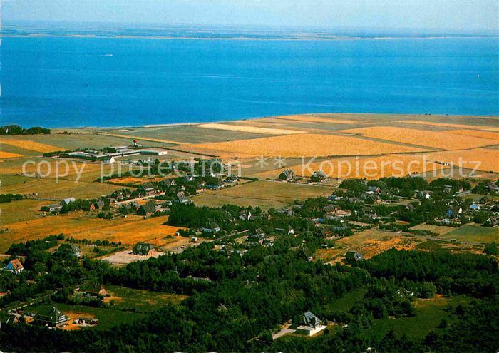 Amrum Blick ueber Sueddorf und Wattenmeer nach Foehr Fliegeraufnahme