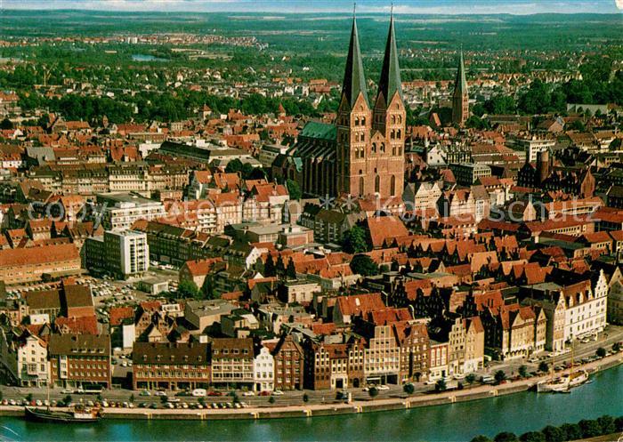 LueBECK  CITY Altstadt mit Kirche Hansestadt Fliegeraufnahme