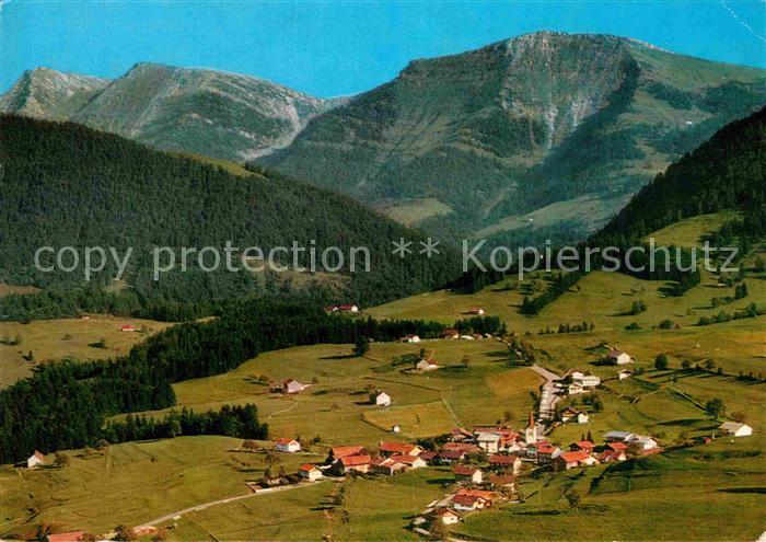 Steibis Oberstaufen Bayern Bergdorf mit Hochgrat Rindalphorn Allgaeuer Alpen Fli
