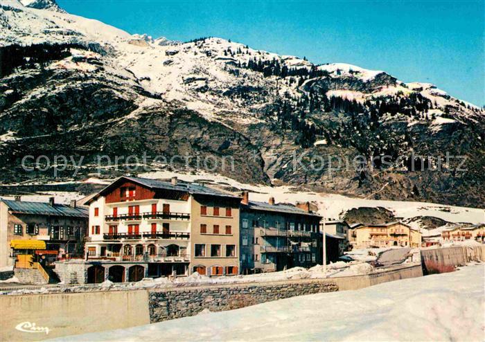 Lanslevillard Vue partielle de la station en hiver