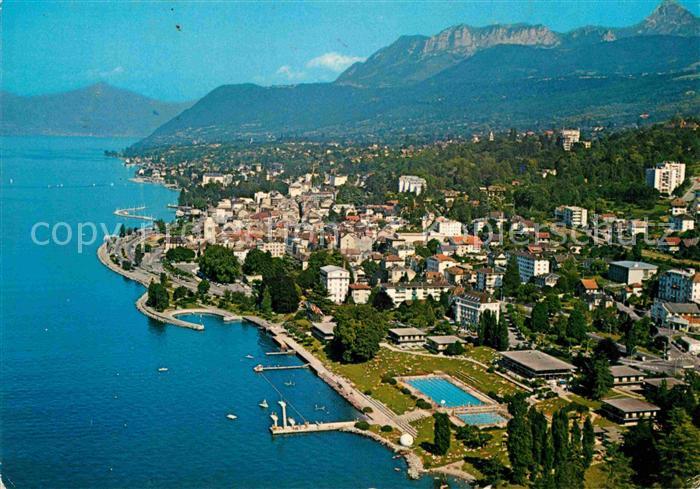 Evian-les-Bains Haute Savoie La Leman la ville et les montagnes du Chablais Dent