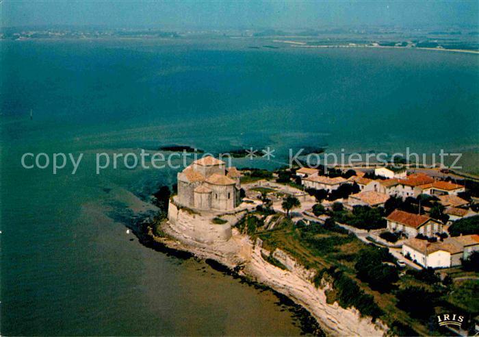 Talmont-sur-Gironde Eglise romane XI siecle vue aerienne