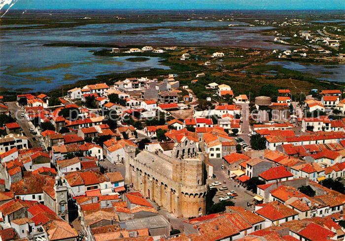 Les Saintes-Maries-de-la-Mer Eglise fortifiee Les Mas Camarguais vue aerienne