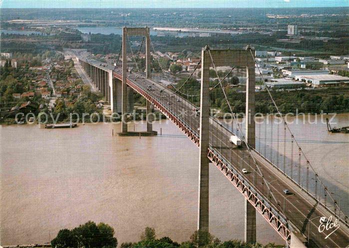 Bordeaux Nouveau Pont d Aquitaine sur la Garonne vue aerienne