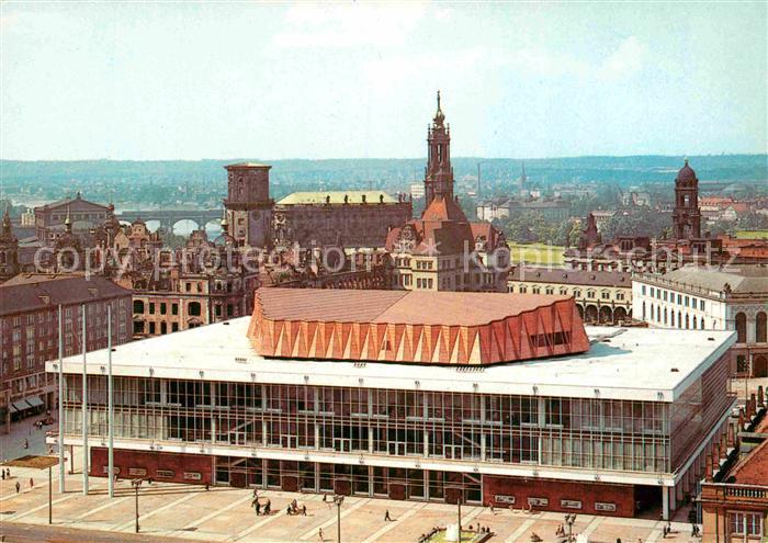 DRESDEN Elbe Blick von der Kreuzkirche zum Kulturpalast