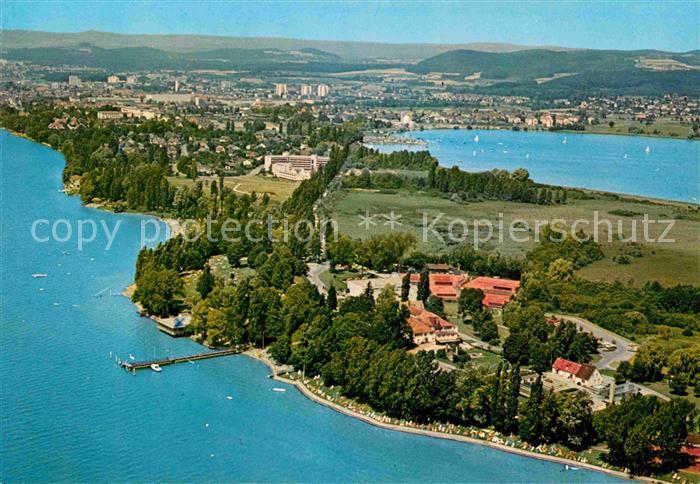 Radolfzell Bodensee mit Kurzentrum Mettnau Halbinsel Fliegeraufnahme