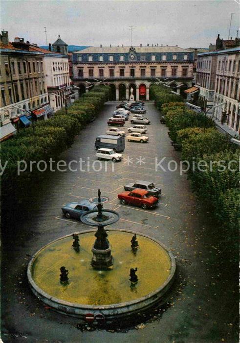 Castres Tarn Place Jean Jaures avec le monument de Jaures et sa fontaine