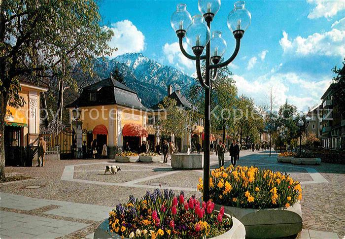 Bad Reichenhall Fussgaenger Garten mit Predigtstuhl