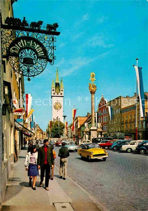 Straubing Theresienplatz mit Dreifaltigkeitssaeule und Stadtturm