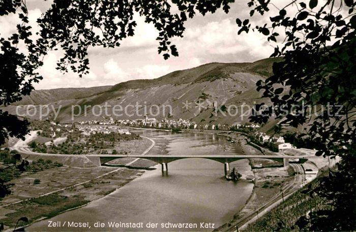 Zell Mosel Panorama Weinstadt der schwarzen Katz Bruecke Weinberge