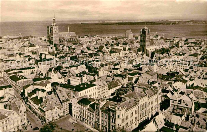 Stralsund Mecklenburg Vorpommern Blick vom Kirchturm St Marien Altstadt St Nikol