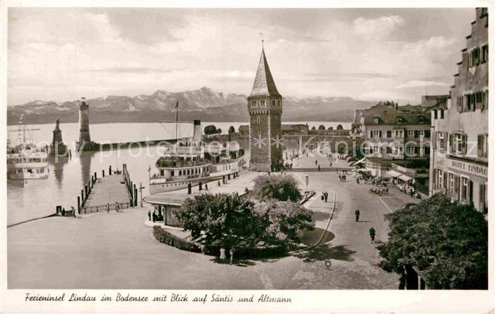 Lindau Bodensee Hafen Turm Ferieninsel mit Blick auf Saentis und Altmann Appenze
