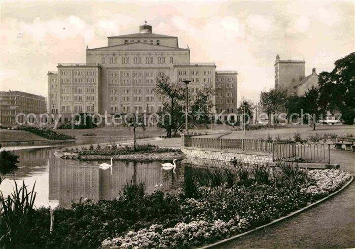 LEIPZIG Sachsen Opernhaus mit Schwanenteich Messestadt