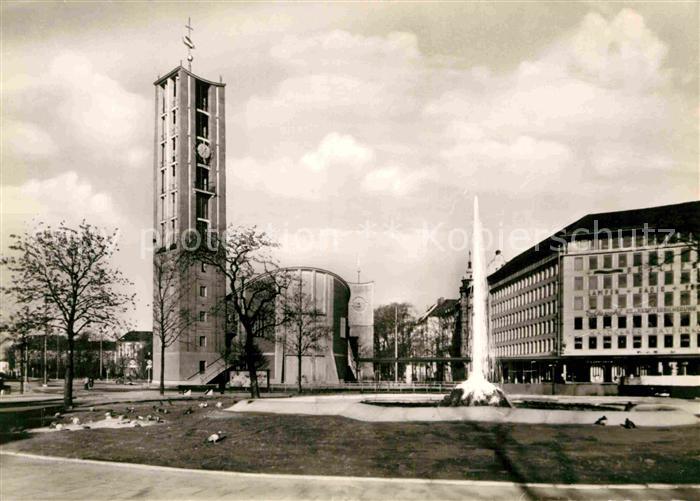 Muenchen Bayern Matthaeuskirche am Sendlingertorplatz Brunnen