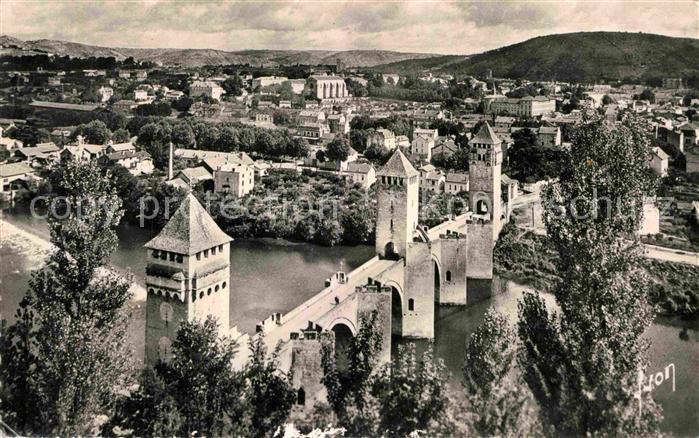 Cahors Le Pont Valentre XIV siecle et les rives du Lot