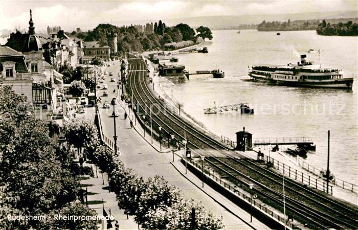 Ruedesheim Rhein Rheinpromenade Bootsanleger Dampfer