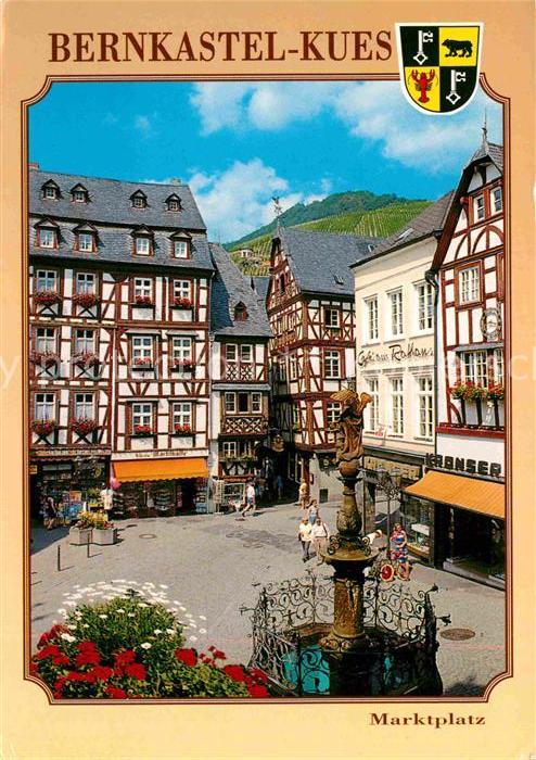 BERNKASTEL-KUES Berncastel Rheinland-Pfalz Marktplatz Brunnen Fachwerkhaeuser Ma