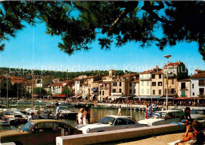 Cassis Le Port et le quai des Beaux