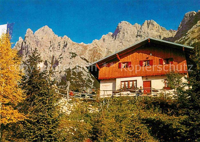 Mittenwald Bayern Mittenwalder Huette gegen Viererspitze Karwendelspitzen Karwen