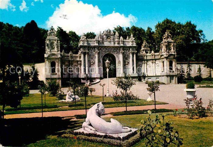 Istanbul Constantinopel Dolmabahce sarayi kapisi Domabahcetor Skulpturen
