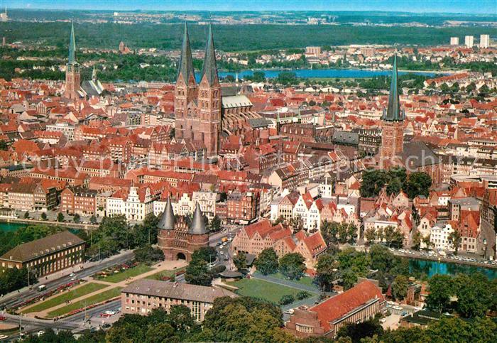 LueBECK  CITY Altstadt mit Holstentor Hansestadt Fliegeraufnahme