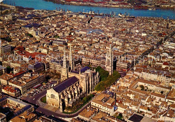 Bordeaux Cathedrale St Andre Tour Pey Berland au fond le Port vue aerienne