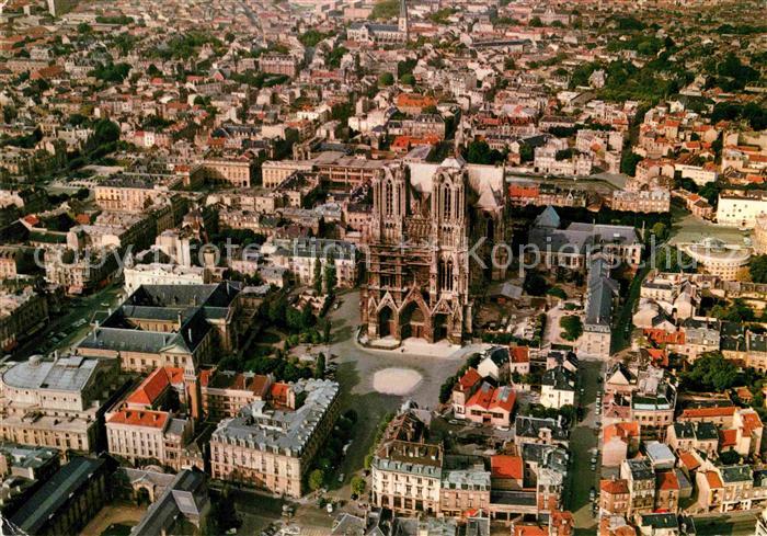 Reims Champagne Ardenne Vue aerienne vers la Cathedrale