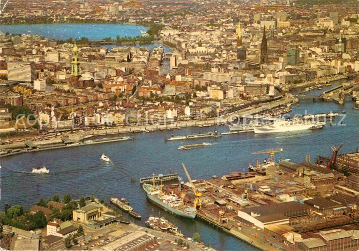 HAMBURG  CITY Hafen mit Blick auf die Stadt Fliegeraufnahme