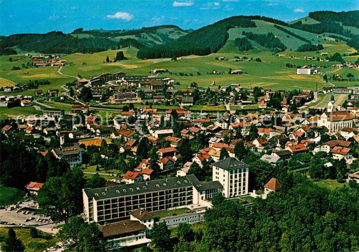 Oberstaufen Oberallgaeu Bayern Schlossberklinik Allgaeuer Alpen Fliegeraufnahme