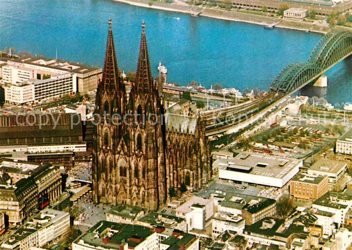 Koeln Rhein Dom Hauptbahnhof Messegelaende Luftaufnahme
