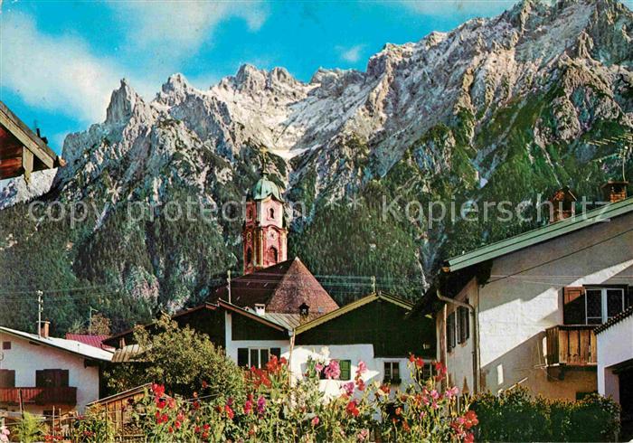 Mittenwald Bayern Ortspartie mit Kirche