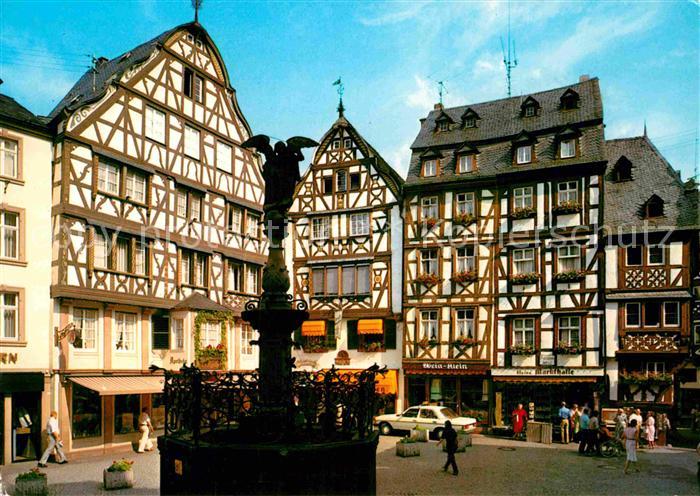 BERNKASTEL-KUES Berncastel Rheinland-Pfalz Weinort an der Mosel Marktplatz Fachw