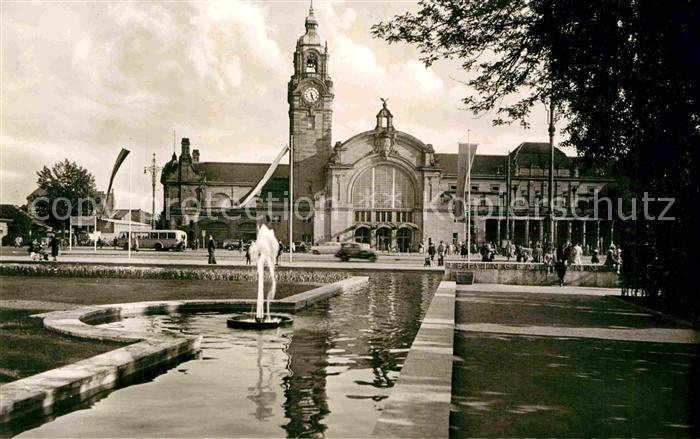 Wiesbaden Bahnhof mit Brunnenanlage