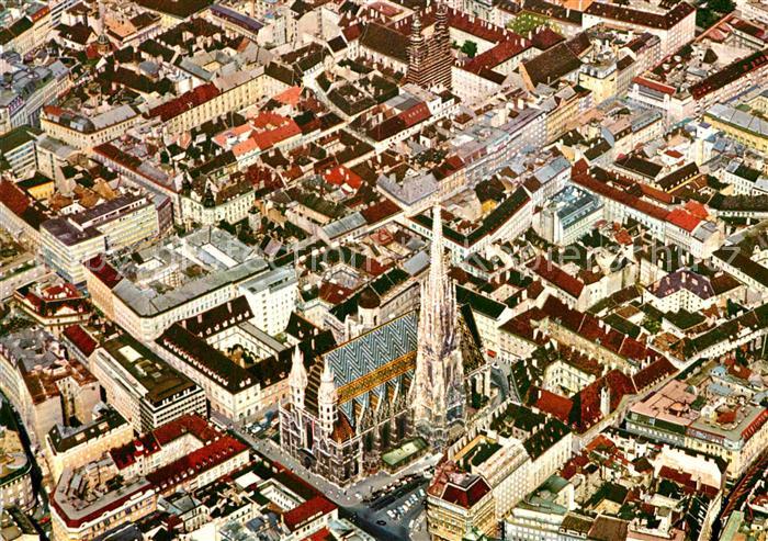 Wien Stephansplatz Stadtkern Stephansdom samt Hochturm Fliegeraufnahme