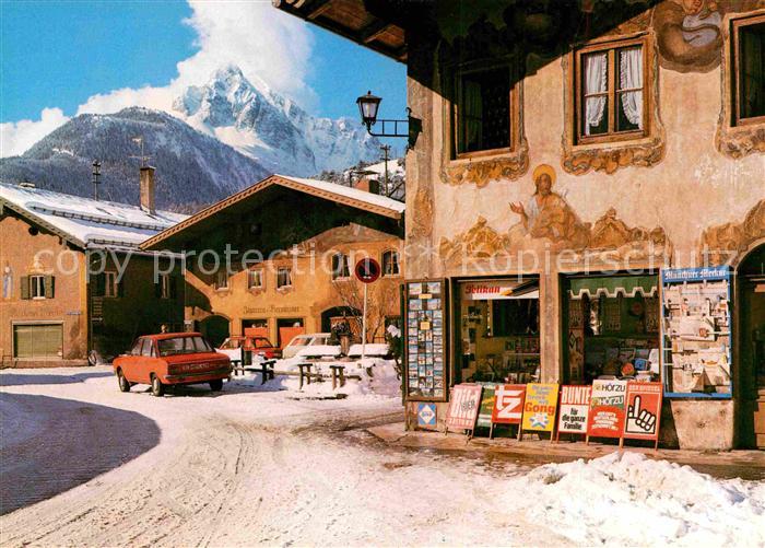 Mittenwald Bayern Ortspartie mit Blick zum Wetterstein Fassadenmalerei