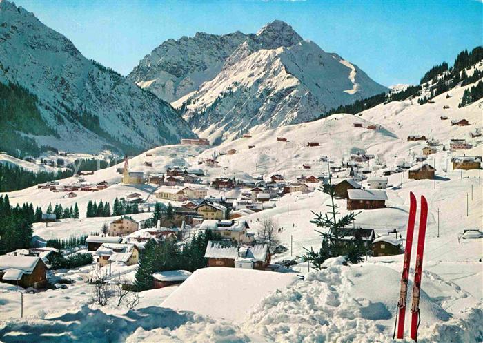 Hirschegg Kleinwalsertal Vorarlberg Panorama Wintersportplatz mit Widderstein