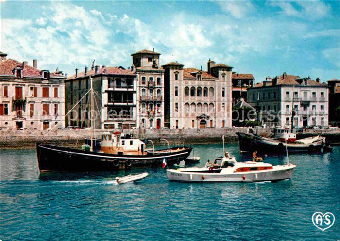 Biarritz Pyrenees Atlantiques Le port vieux bateaux