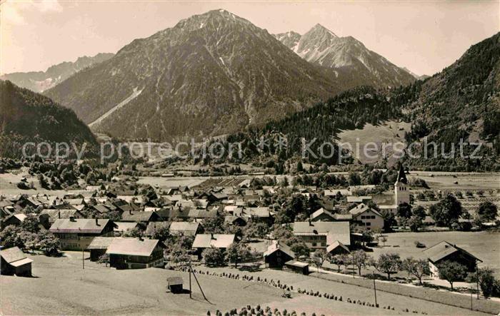 Bad Oberdorf mit Rotspitze Nebelhorn und Entschenkopf Allgaeuer Alpen