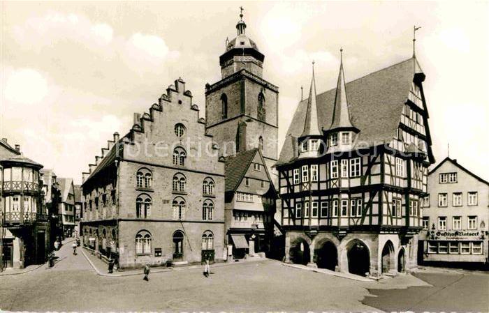 Alsfeld Marktplatz mit Rathaus Historisches Gebaeude Fachwerkhaus