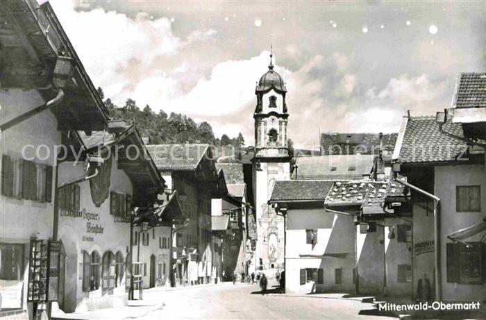 Mittenwald Bayern Obermarkt mit Blick zur Kirche