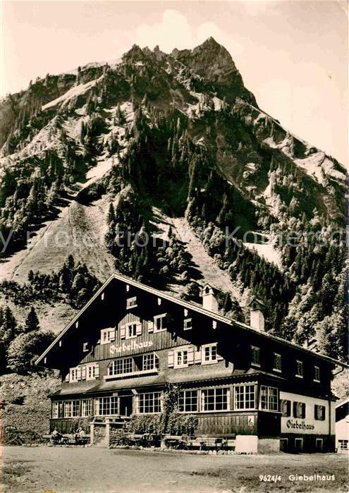 Bad Hindelang Giebelhaus mit Giebel im Hintersteiner Tal Allgaeuer Alpen