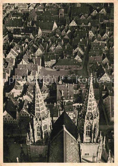 Ulm Donau Chortuerme des Muensters und Altstadt Fliegeraufnahme