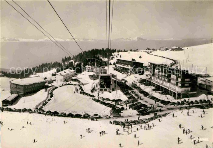 Chamrousse Gare de depart du Telepherique au fond Chaine du Vercors