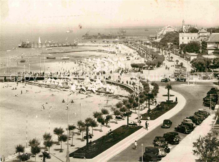 Arcachon Gironde Promenade et plage vues du Grand Hotel