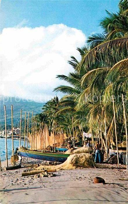 Saint Pierre Martinique Rentree des filets sur la plage
