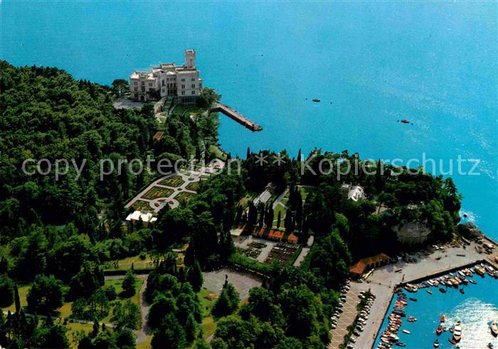 Trieste Parco con il Castello di Miramare veduta aerea